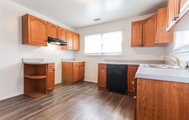 3 beds, 1 bath, $1,245