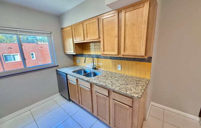 2 beds, 1 bath, $990, Unit 4344 Kirby 4