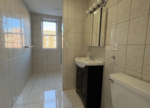 4 beds, 2 baths, 1,200 sqft, $6,000, Unit 202