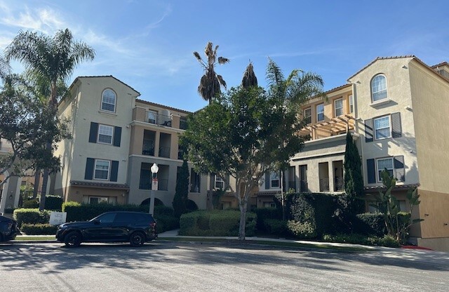 2 beds, 2 baths, 1,090 sqft, $4,475, Unit 120