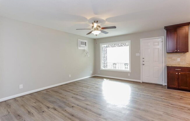808 1/2 W MAIN ST