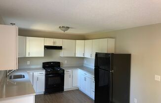 3 beds, 2 baths, $1,550, Unit APARTMENT A