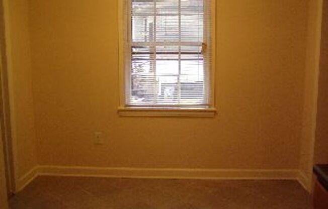 Cute One Level House with Eat-In Kitchen