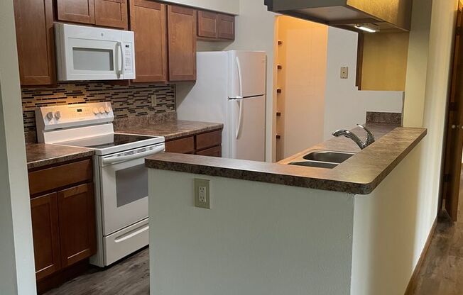 3 beds, 1 bath, 1,040 sqft, $1,695, Unit 3172-303