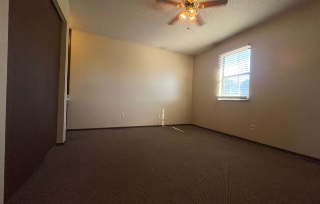 2 beds, 1 bath, $1,050