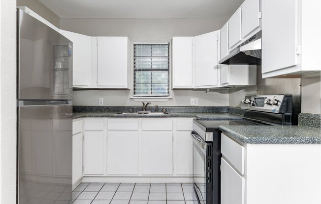 927 W FORMOSA