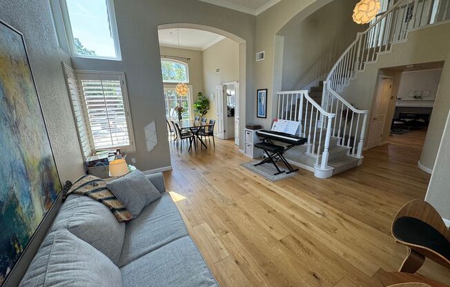 5 bed 3 bath Gated Community in Union City, Solar, Yard, Community Pool, Great Schools, small dog welcome