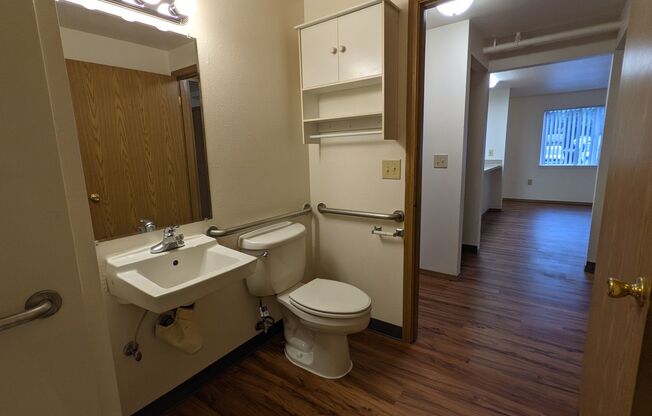 2 beds, 1 bath, 750 sqft, $1,395, Unit 33