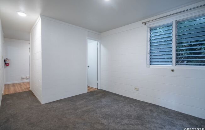 $2000 / 2 Bed / 1 Bath / 1 Parking IN KALIHI