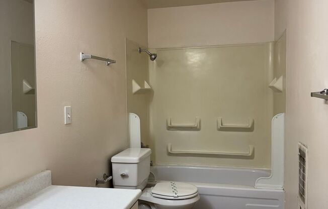 2 beds, 1 bath, 1,000 sqft, $1,295, Unit 50