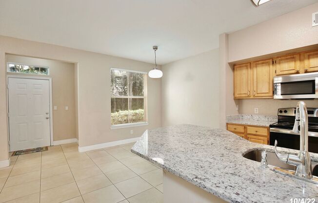 Beautiful 3/2 Spacious Condo with Lawn Care Included in the Desirable Gated Community Fountains at MetroWest - Orlando!