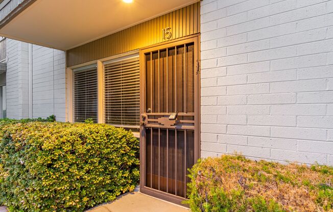 Prime Scottsdale living in a beautiful 3 Bed, 2.5 Bath Home!