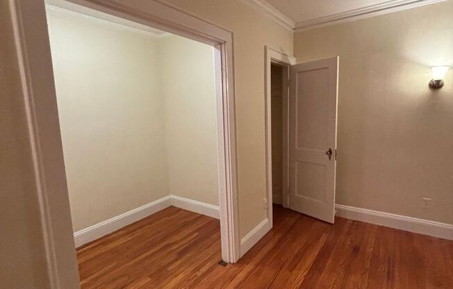 Studio, 1 bath, 421 sqft, $1,900, Unit 25