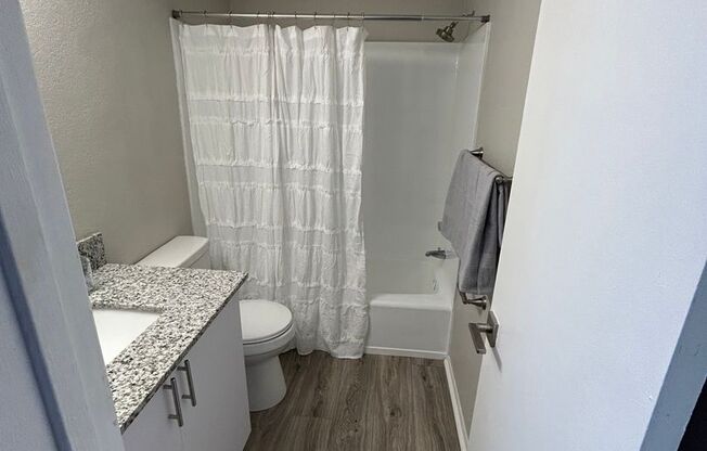 1 bed, 1 bath, 650 sqft, $999, Unit 016