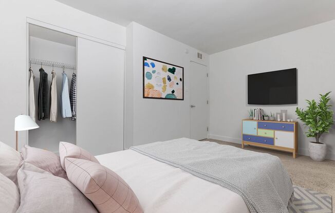 2 beds, 1 bath, 800 sqft, $1,549, Unit 112