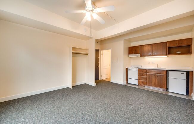 Studio, 1 bath, 285 sqft, $955, Unit 307