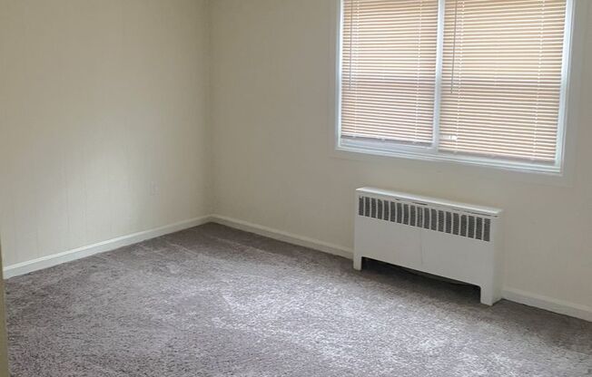 1 bed, 1 bath, 500 sqft, $1,049, Unit B32