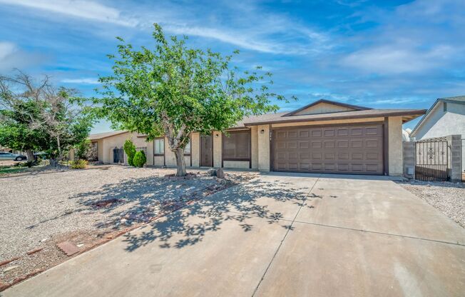 *NO HOA* CHARMING MOVE-IN READY ONE-STORY 3-BEDROOM HOME IN HENDERSON!