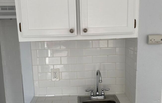 Studio, 1 bath, 170 sqft, $975, Unit A