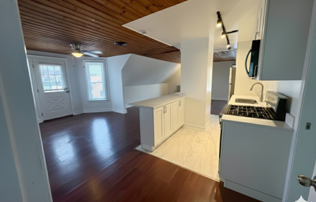 7635 W Foster Avenue