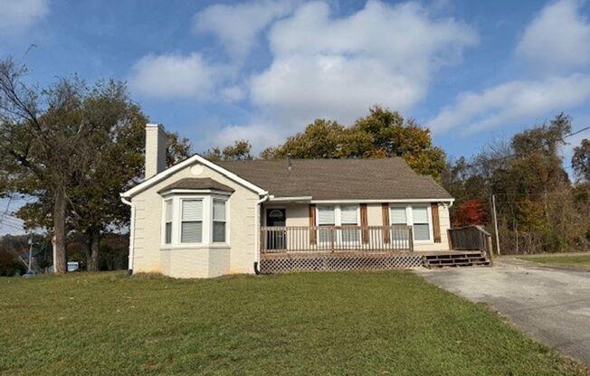 NO STEPS...UPDATED 3 BEDROOM RANCH LOCATED IN FARRAGUT!!