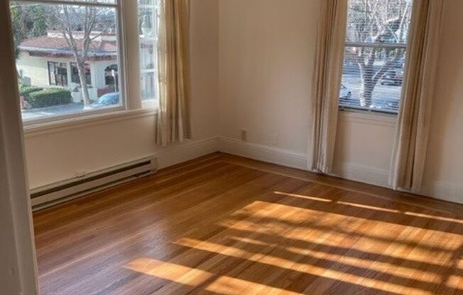 Large Studio unit in this beautiful 1920’s Marina style building under new management