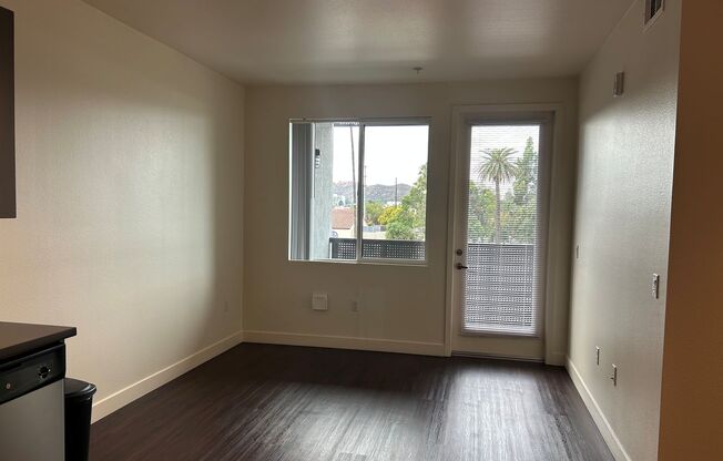 2 beds, 2 baths, 890 sqft, $2,565, Unit 310