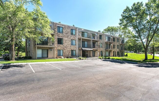 1 bed, 1 bath, 700 sqft, $1,265, Unit 30-304