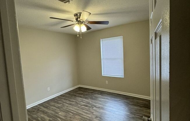 2 beds, 1 bath, $950, Unit Apt. E1