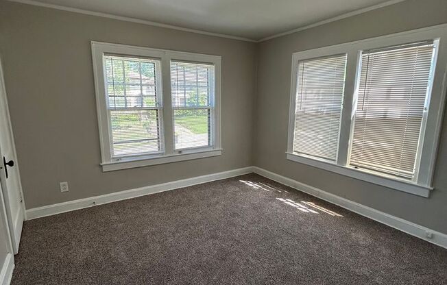 2 beds, 1 bath, 780 sqft, $1,195, Unit 5302 Charlotte St.