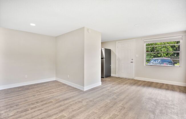 2 beds, 1 bath, 614 sqft, $1,499, Unit Ren705