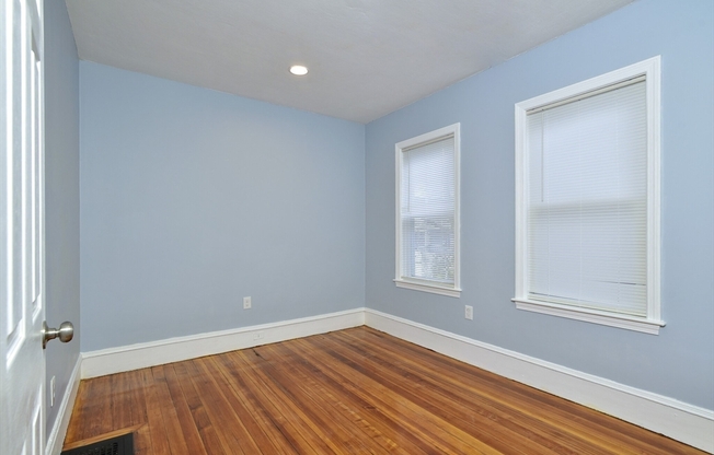 3 beds, 1 bath, 1,175 sqft, $3,100, Unit 2