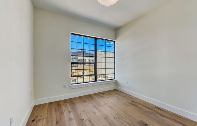 3 beds, 2 baths, 1,230 sqft, $2,700, Unit 305
