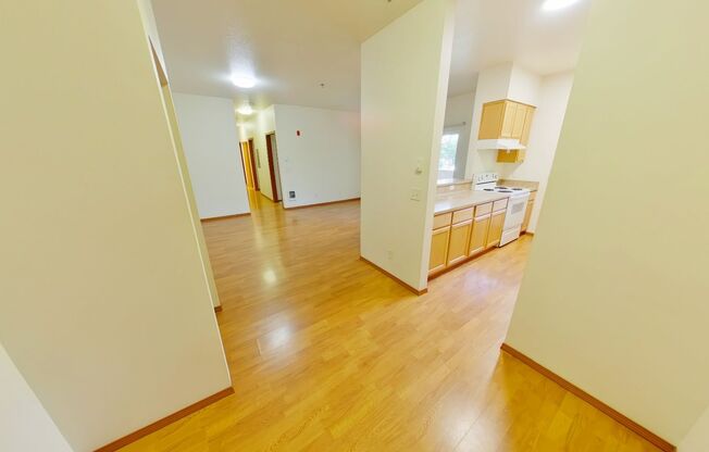 3 beds, 2 baths, $2,400, Unit 301