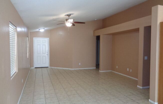 Cozy 3 bedroom home in Goodyear! Large backyard, great layout! Available NOW!