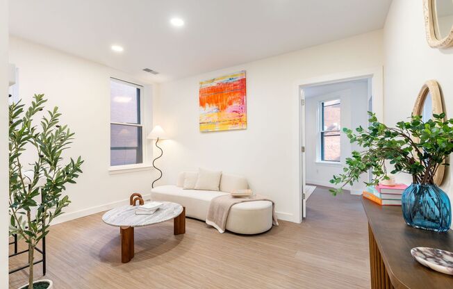 2 beds, 1 bath, 729 sqft, $2,016, Unit A-302