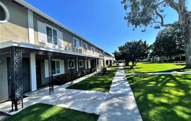 COSTA MESA 4BR/3BA TOWNHOME READY FOR MID-JULY OCCUPANCY