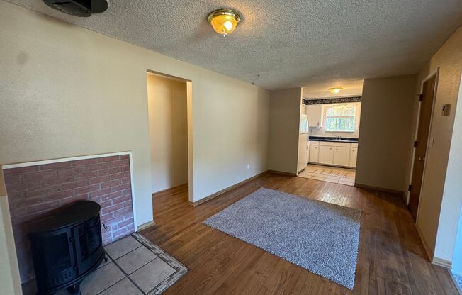 3 beds, 1 bath, $1,395