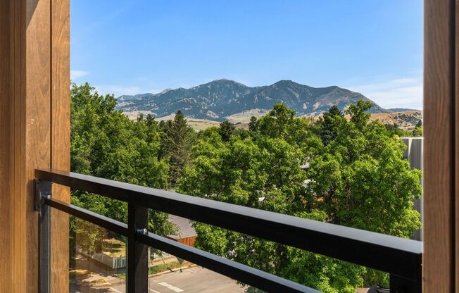 1 bed, 1 bath, 821 sqft, $1,750, Unit 616