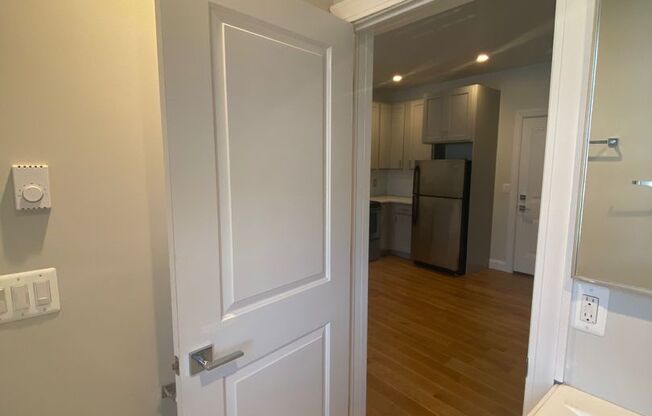 Studio, 1 bath, 340 sqft, $1,095, Unit 2-3