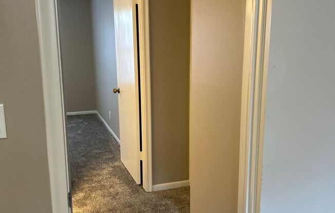 2 beds, 1 bath, 948 sqft, $1,079, Unit 034