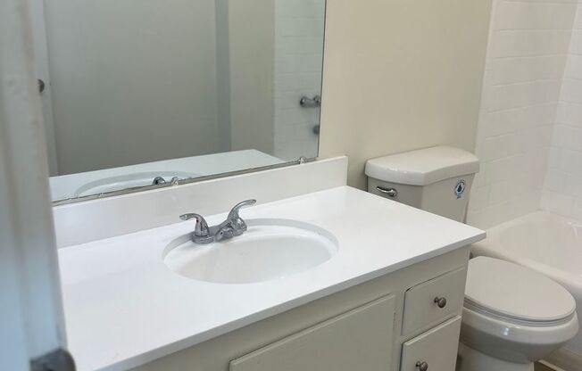 1 bed, 1 bath, $2,000, Unit 218