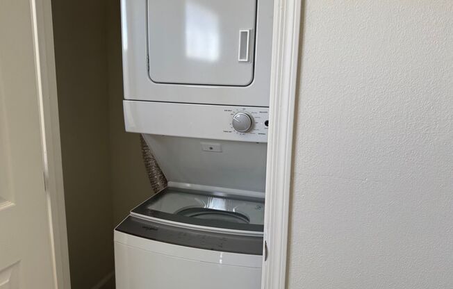 1 bed, 1 bath, 640 sqft, $995, Unit 1401-30