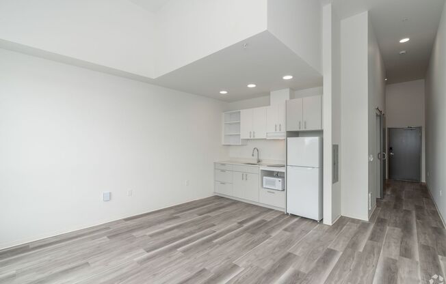 1 bed, 1 bath, 435 sqft, $1,350, Unit 612
