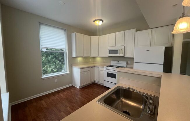 2 beds, 2 baths, 1,090 sqft, $1,775, Unit 201