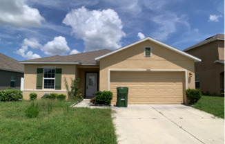 CHARMING 4 Bedroom, 2 Bathroom Home in Winter Haven!!