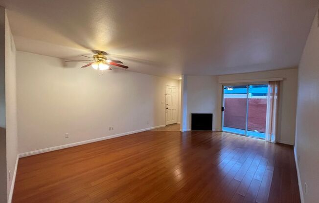 1st floor Studio City 2+2 w/all appliances included! (12960 Moorpark)