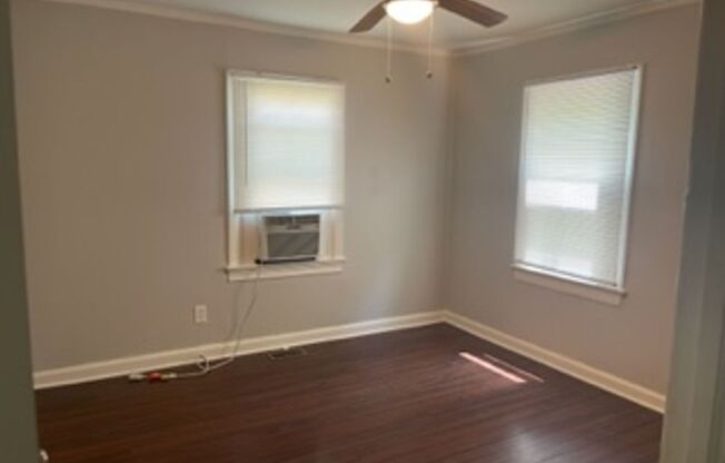 QUAINT 2 BEDROOM MINUTES FROM DOWNTOWN RALEIGH!