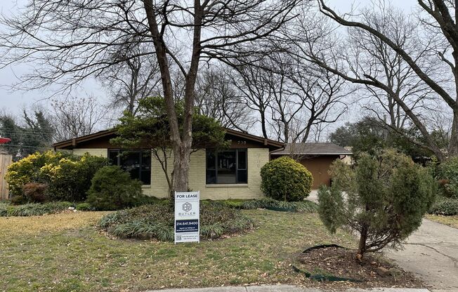 4 Bedrooms With Vaulted Ceilings On a Wooded Lot!