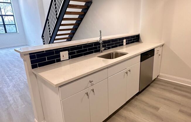3 beds, 2 baths, 1,292 sqft, $2,045, Unit Unit 315 (Loft)